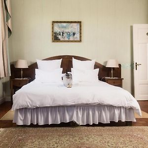 Honeymoon Suite
